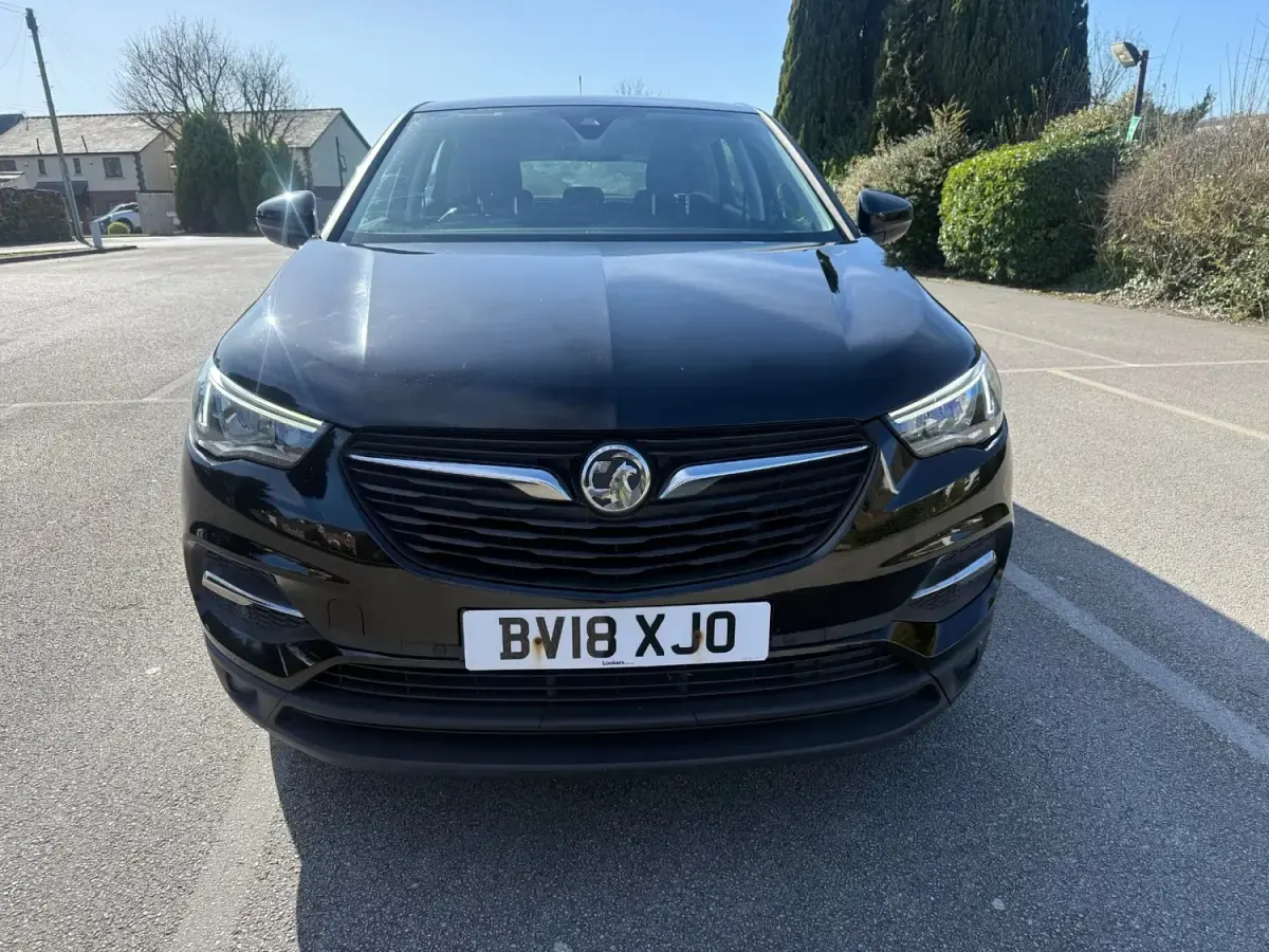 Usado Vauxhall Grandland X S 120 HP (88 kW) 2018 Preto SUV