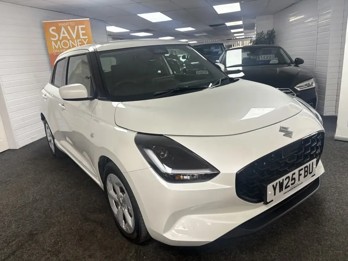 New Suzuki Swift 82 HP (60 kW) 2025 White Hatchback