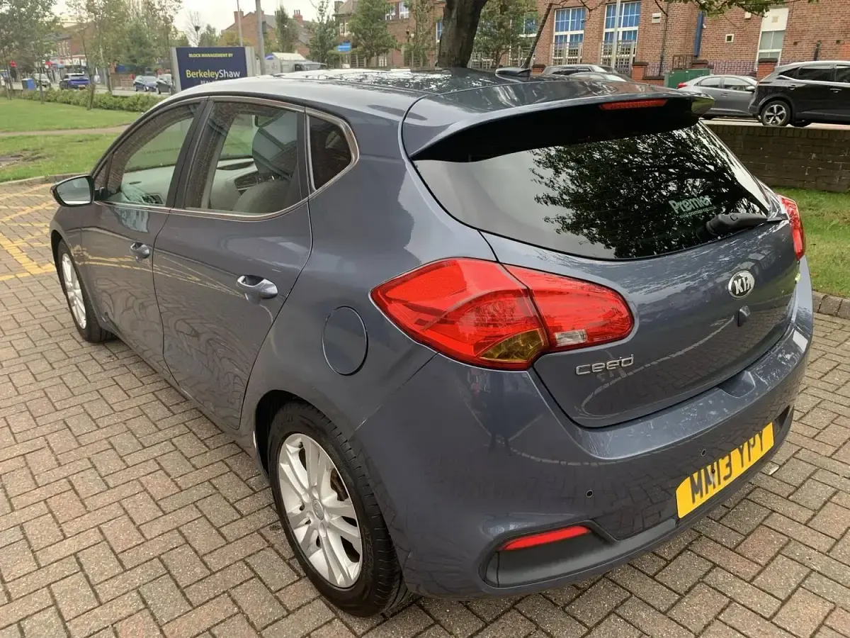 Used Kia Ceed 128 HP (94 kW) 2013 Blue Hatchback