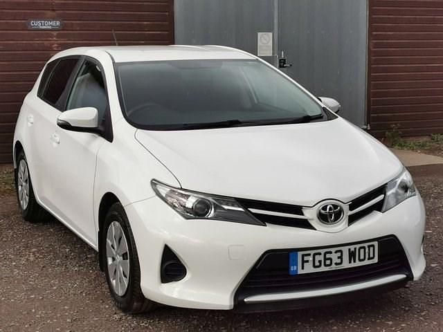Used Toyota Auris Active 101 HP (74 kW) 2013 Hatchback