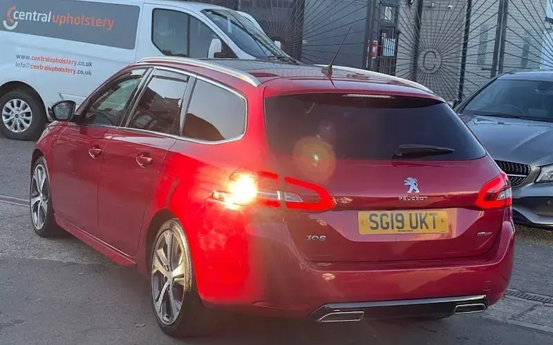 Used Peugeot 308 SW S 131 HP (96 kW) 2019 Red Estate