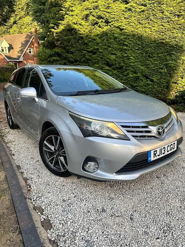 Silver Used 2013 Toyota Avensis Estate | £3,995 (Good price) - Image 1/4
