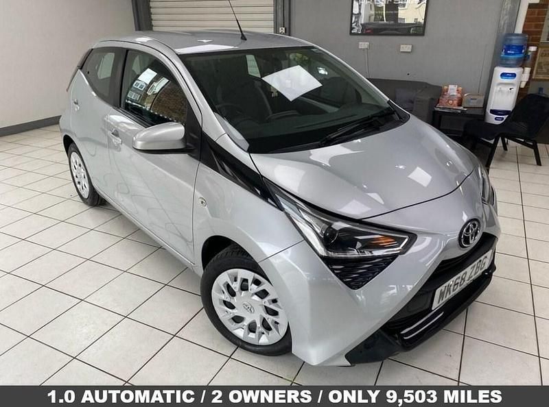 Used Toyota Aygo X-play 71 HP (52 kW) 2018 Silver Hatchback