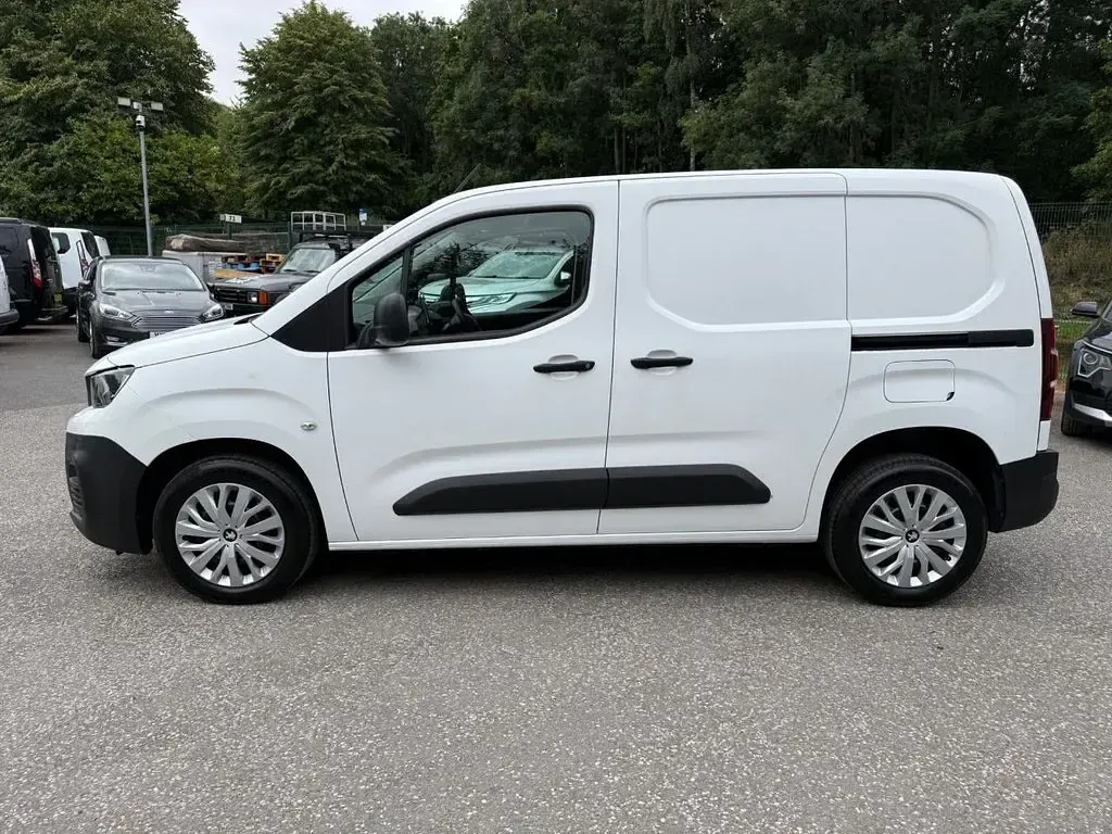 Used Peugeot Partner 131 HP (96 kW) 2020 White MPV