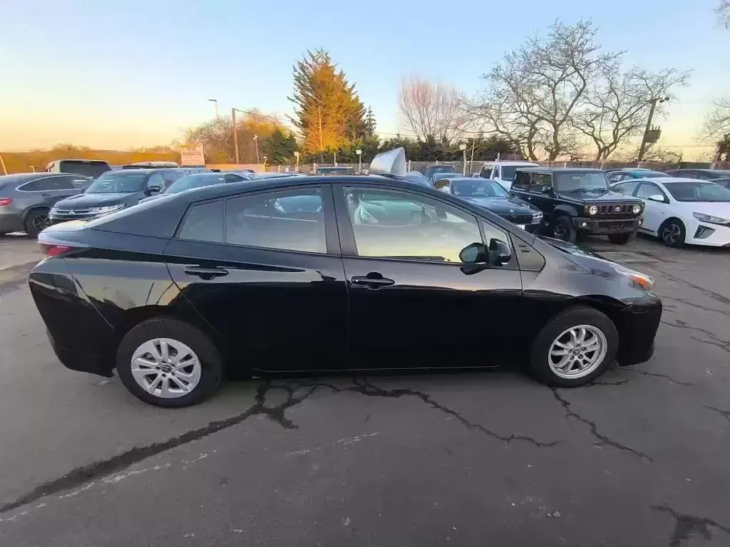 Used Toyota Prius Active 122 HP (89 kW) 2016 Black Hatchback