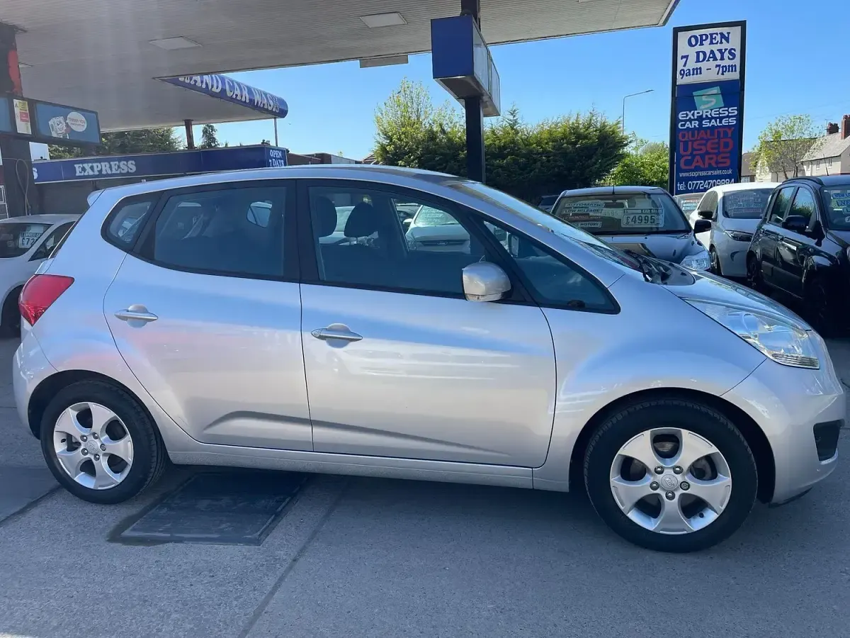 Used Kia Venga 125 HP (91 kW) 2014 Silver Hatchback