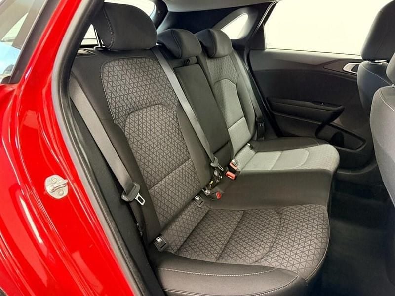 Used Kia Ceed Play 120 HP (88 kW) 2019 Red Hatchback