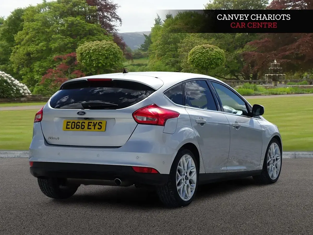 Begagnad Ford Focus Titanium X 150 HK (110 kW) 2016 Silver Halvkombi
