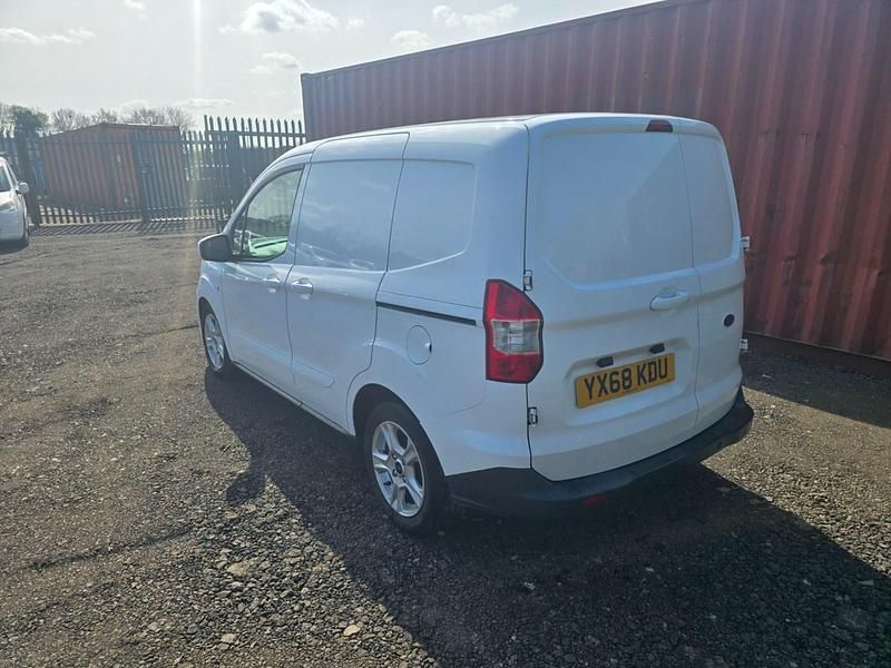 Usado Ford Transit Limited 100 HP (73 kW) 2018 Branco Van