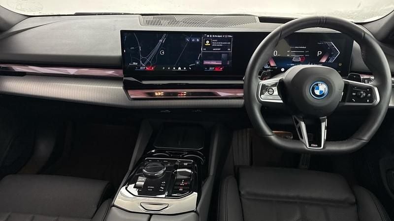 Used BMW 530e M Sport 295 HP (216 kW) 2025 White Estate