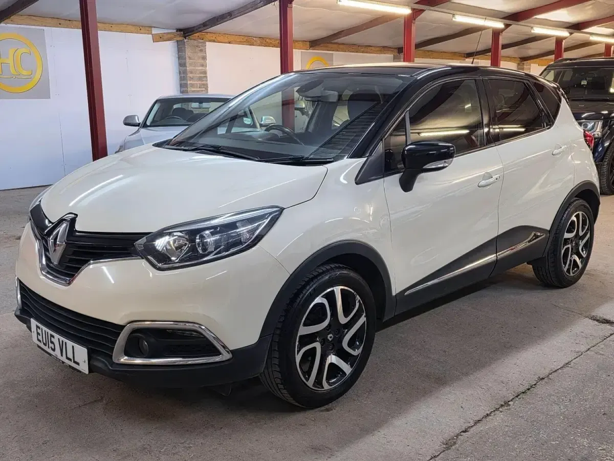 Used Renault Captur Dynamique 90 HP (66 kW) 2015 Cream/black SUV