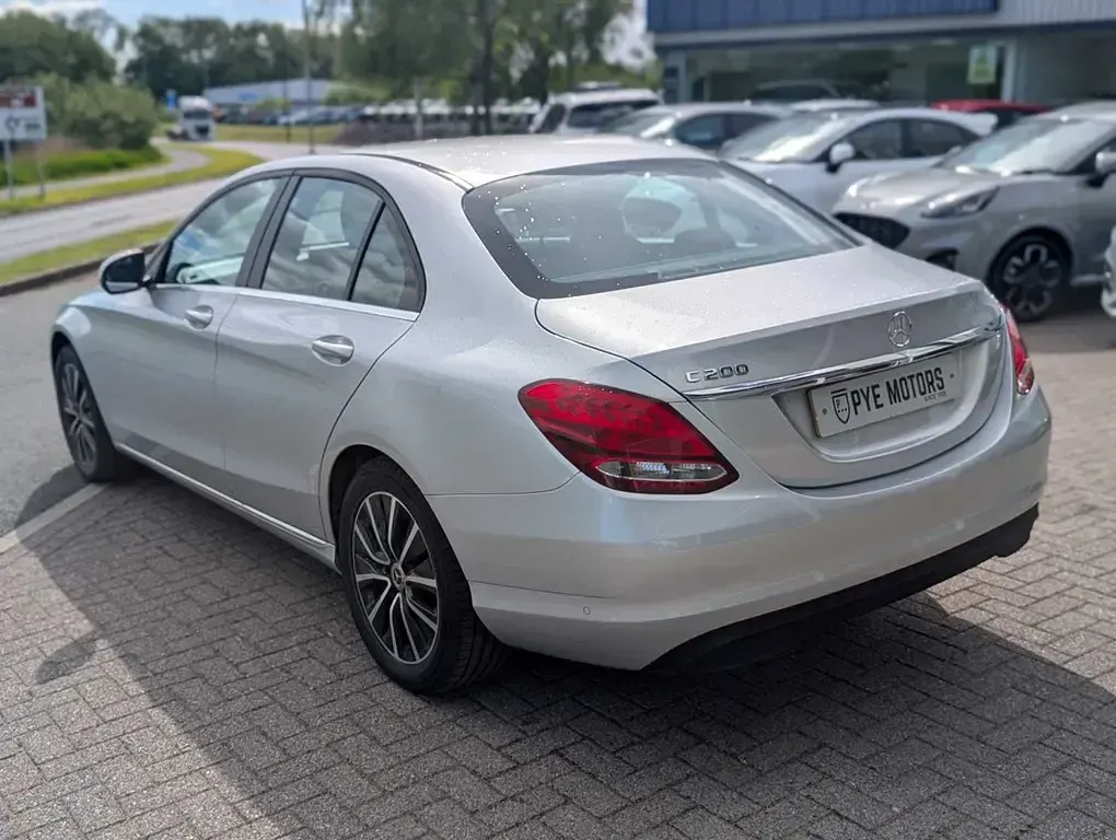 Usado Mercedes C200 SE 2020 Plateado Berlina