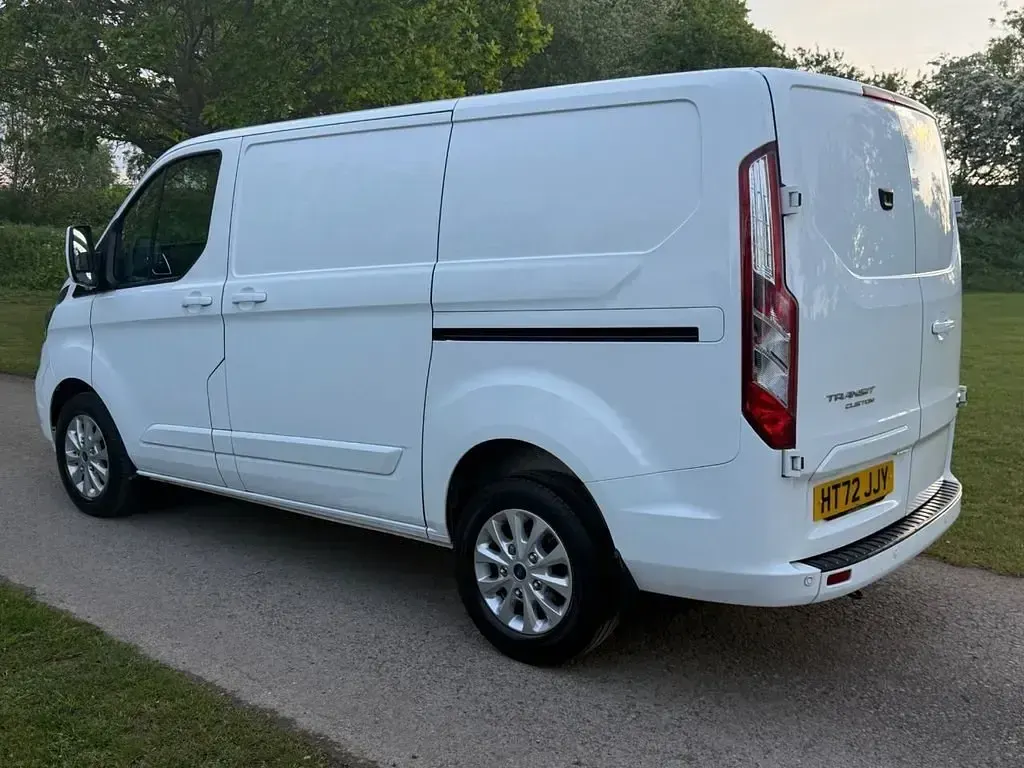 Begagnad Ford Transit Custom Limited 130 HK (95 kW) 2023 Vit Van
