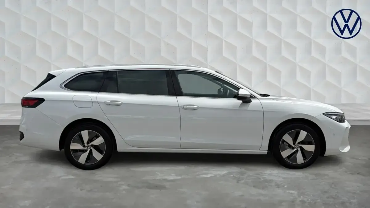 Used VW Passat Life 150 HP (110 kW) 2025 White Estate