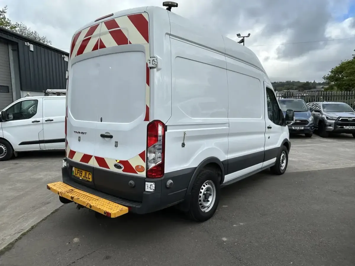Usado Ford Transit 130 HP (95 kW) 2019 Branco Van