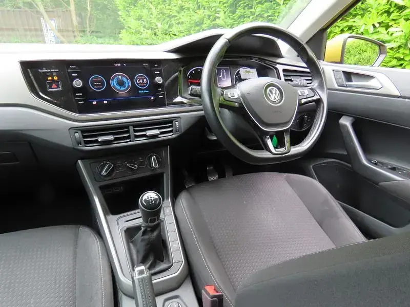 Used VW Polo SE 95 HP (69 kW) 2019 Yellow Hatchback