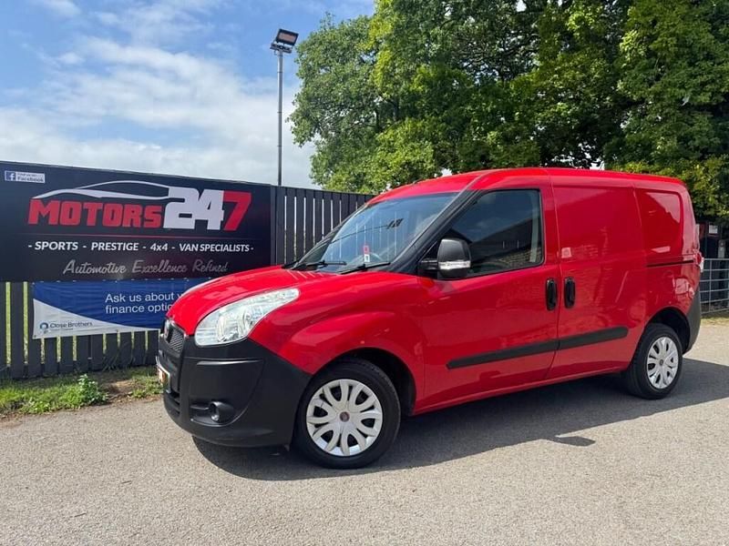 Used Fiat Doblò 90 HP (66 kW) 2013 Red MPV