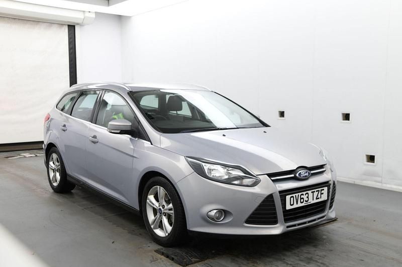 Used Ford Focus Zetec 115 HP (84 kW) 2013 Silver Estate