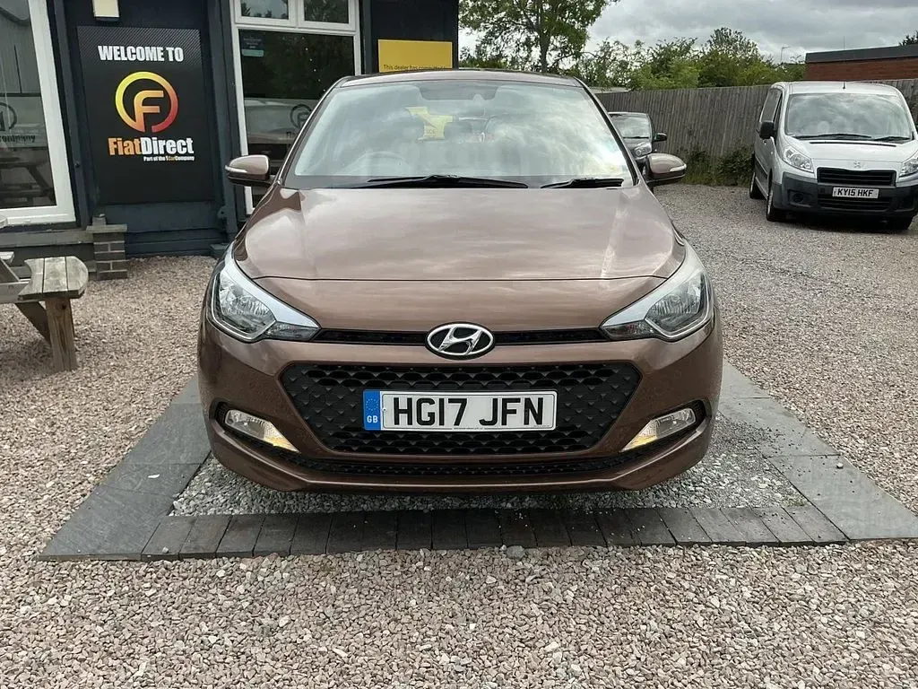 Used Hyundai i20 SE 84 HP (61 kW) 2017 Brown Hatchback
