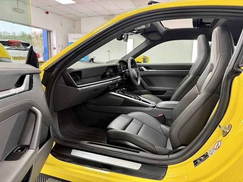 Used Porsche 911 Carrera 4S 450 HP (330 kW) 2019 Yellow Coupe