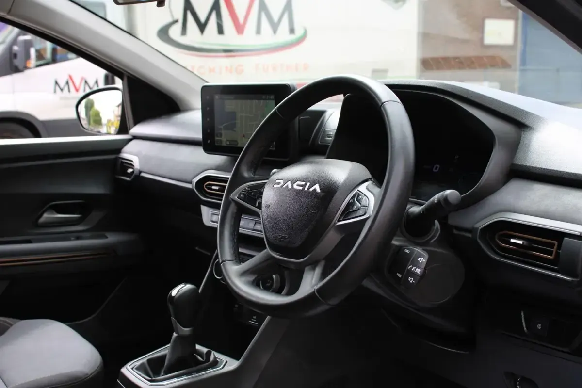 Usado Dacia Jogger Extreme 141 CV (103 kW) 2025 Verde Monovolumen