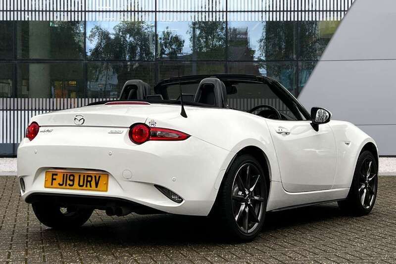 Used Mazda MX5 Inclusive 184 HP (135 kW) 2019 White Cabriolet