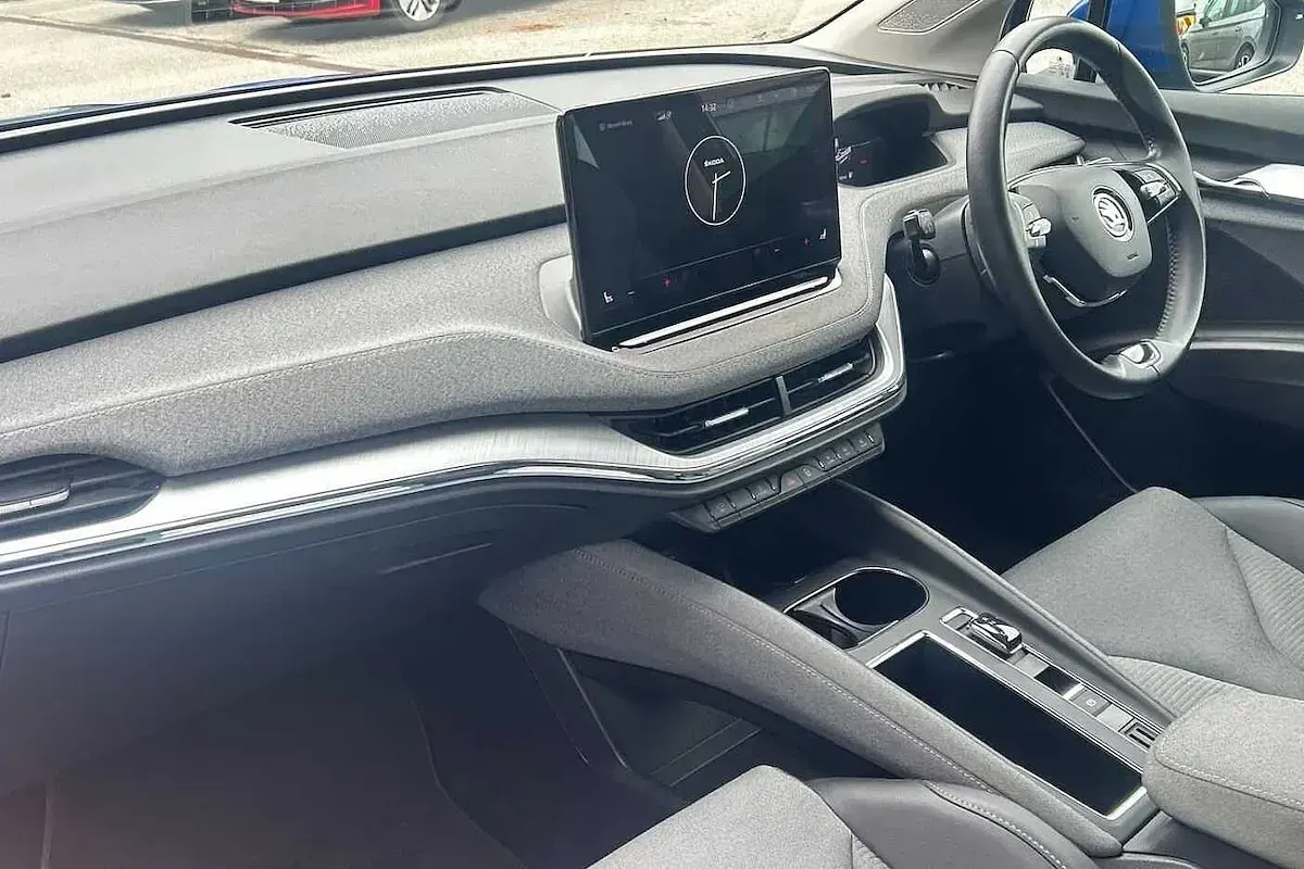 Usado Skoda Enyaq iV ecoSuite 131 kW (179 HP) 2022 Azul SUV