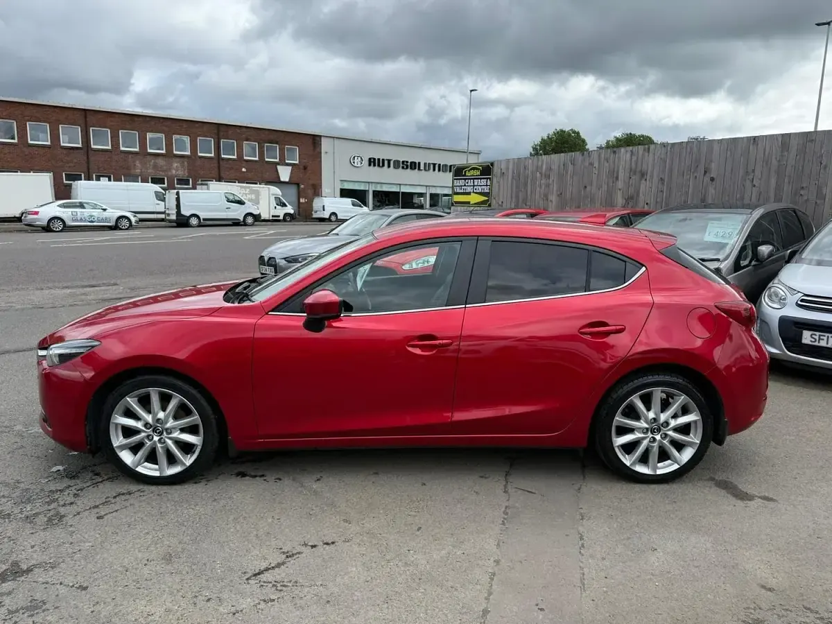 Used Mazda 3 Inclusive 150 HP (110 kW) 2018 Red Hatchback