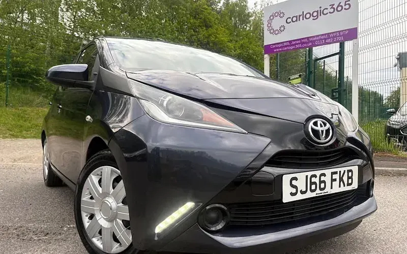 Begagnad Toyota Aygo X-play 69 HK (50 kW) 2018 Halvkombi