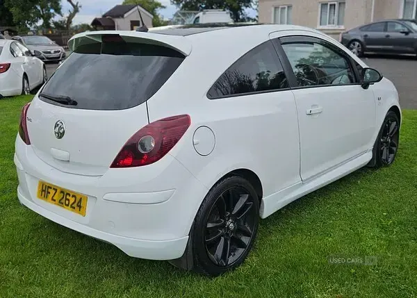 Used Vauxhall Corsa Edition 84 HP (61 kW) 2011 White Hatchback