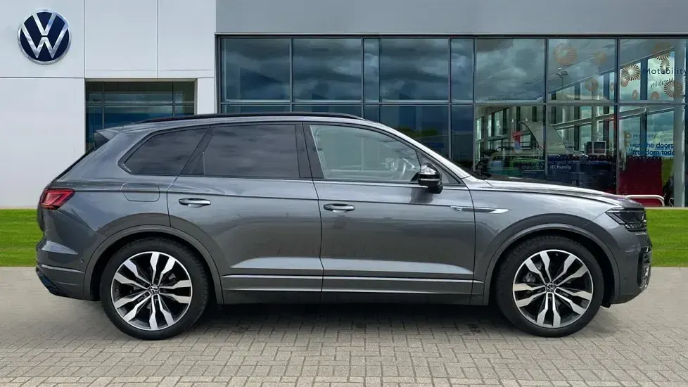 Używany VW Touareg Black Edition 286 KM (210 kW) 2023 Szary SUV