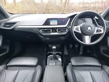 Usado BMW 118 M Sport 140 HP (102 kW) 2021 Branco Citadino