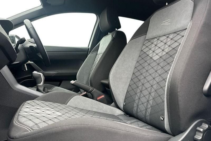 Used VW Taigo Black Edition 150 HP (110 kW) 2025 White SUV