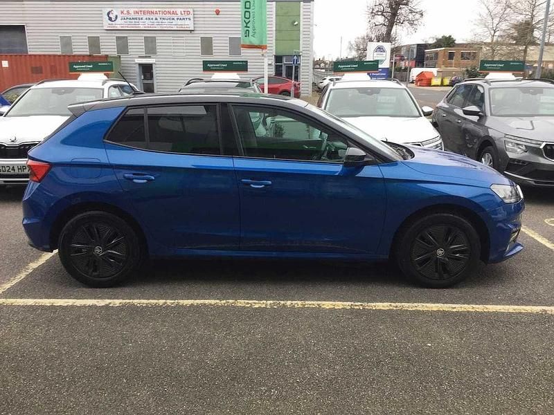 Used Skoda Fabia Colour Edition 59 HP (43 kW) 2023 Race blue metallic black body / magic pearl effect roof Hatchback