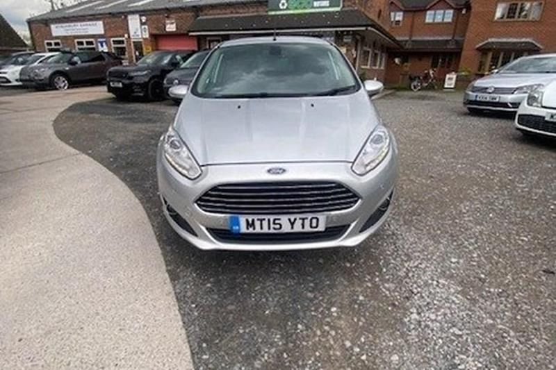 Used Ford Fiesta Titanium 125 HP (91 kW) 2015 Silver Hatchback