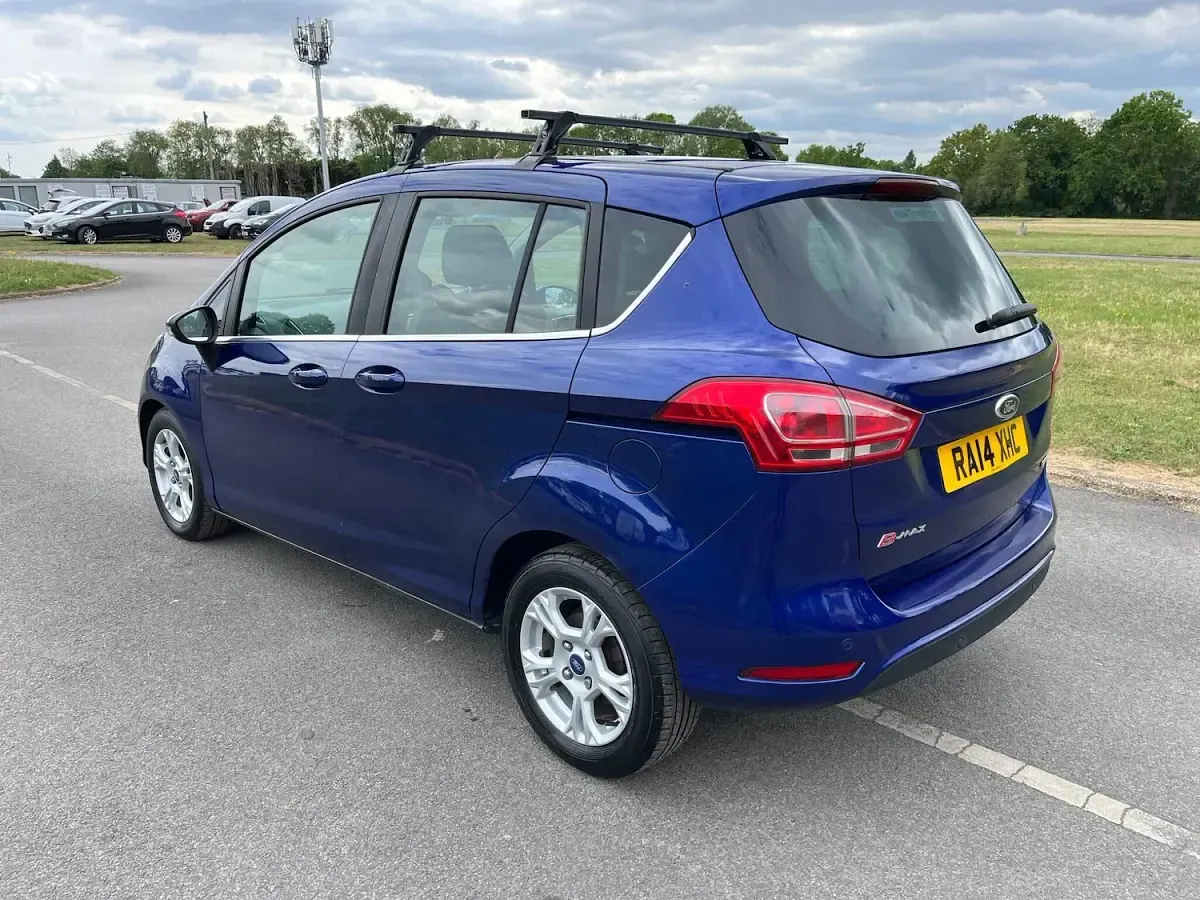 Used Ford B-MAX Zetec 125 HP (91 kW) 2023 Blue MPV
