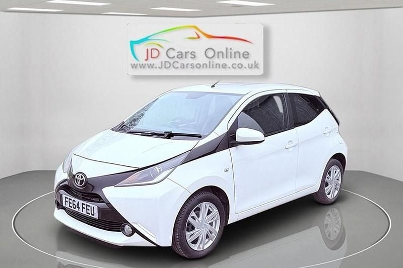 Used Toyota Aygo x-press 2014 White Hatchback