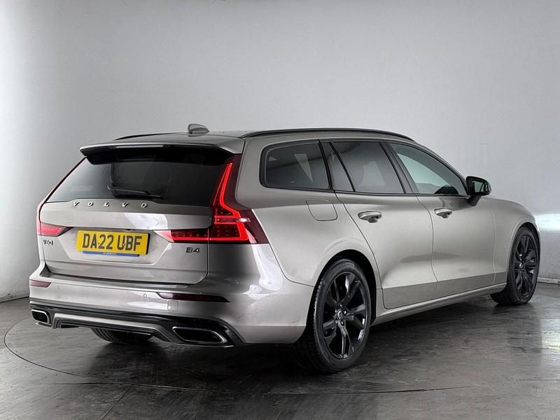 Begagnad Volvo V60 R-Design 197 HK (144 kW) 2021 Grå Kombi