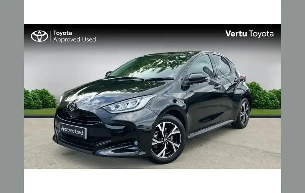 Used Toyota Yaris Design 113 HP (83 kW) 2024 Black Hatchback