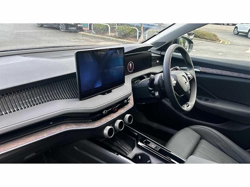 Used Skoda Superb LAURIN & KLEMENT 193 HP (141 kW) 2025 Midnight black metallic Estate