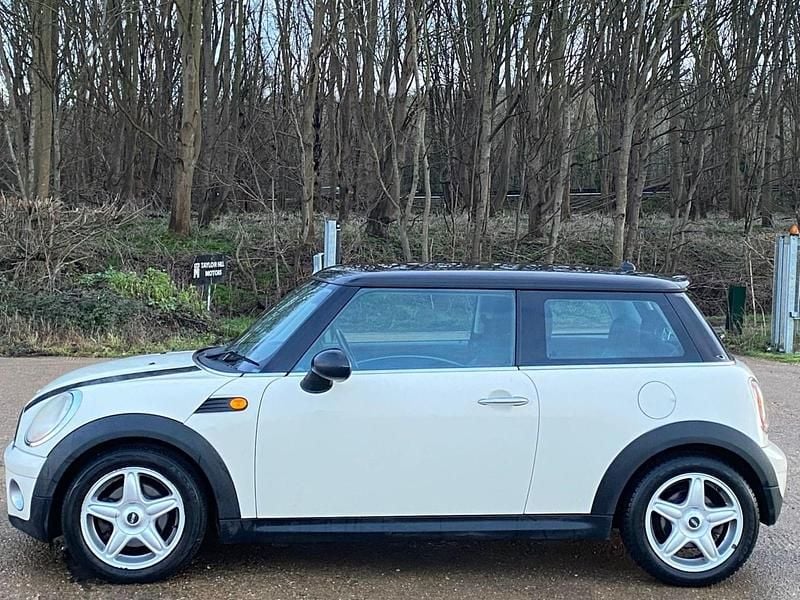 Used Mini Cooper D Hatch 2010 White Hatchback