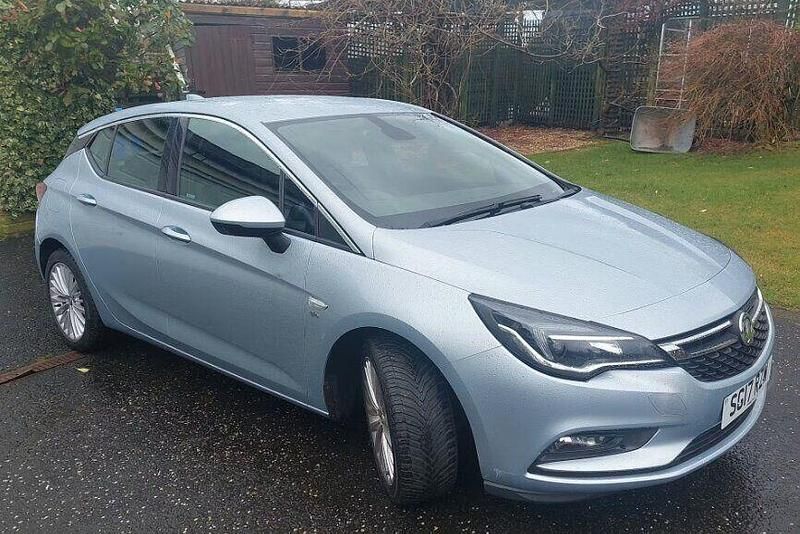 Used Vauxhall Astra Elite 150 HP (110 kW) 2017 Silver Hatchback