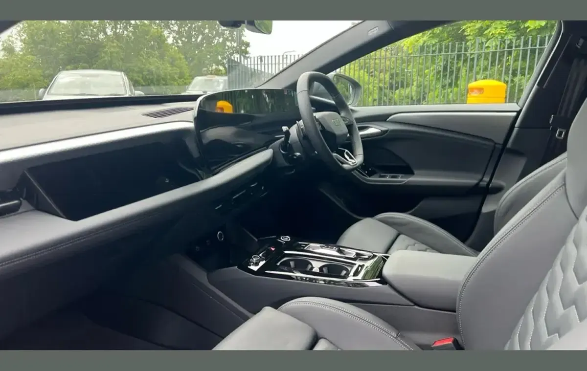 Novo Audi A6 e-tron S-Line 266 kW (362 HP) 2025 Cinzento Citadino