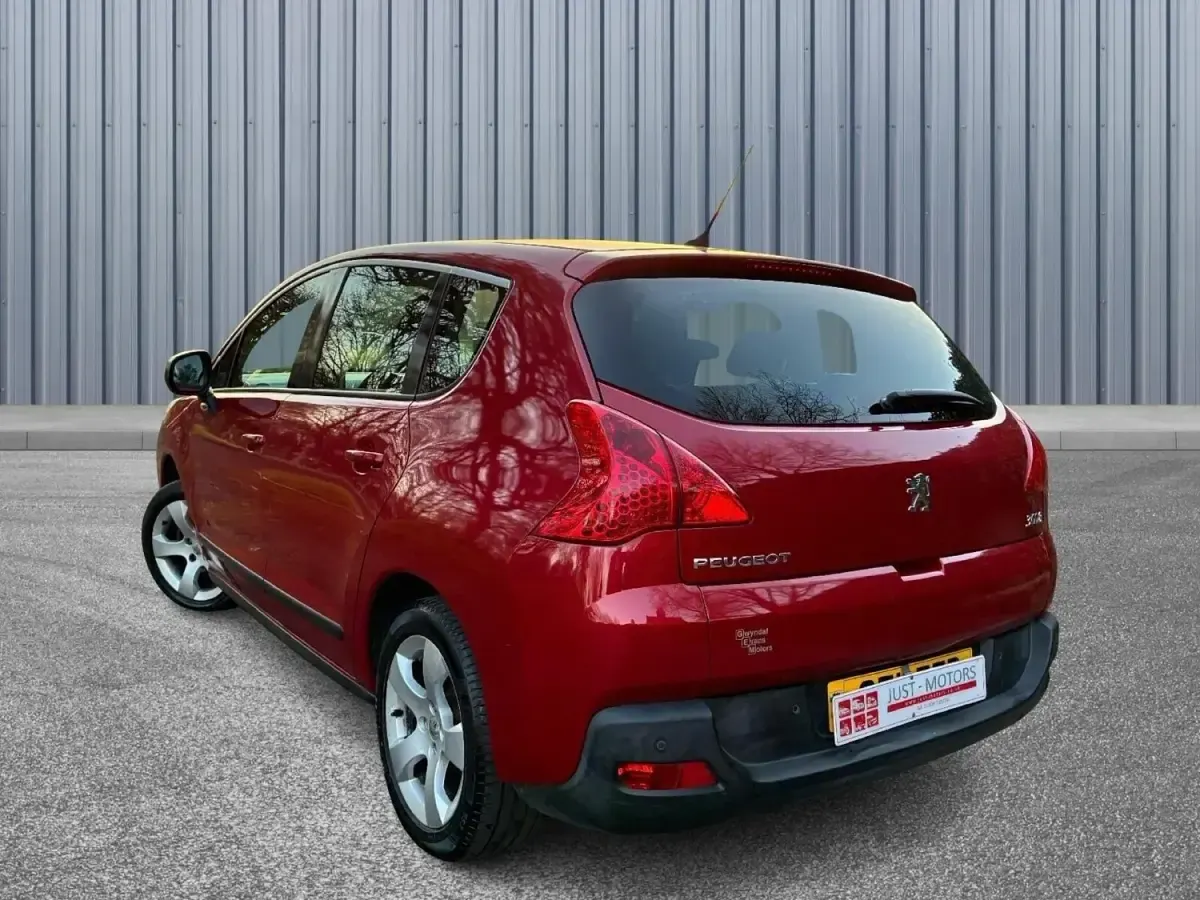 Gebraucht Peugeot 3008 Sport 112 PS (82 kW) 2011 Rot Kombi
