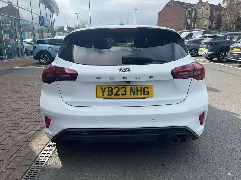 Used Ford Focus ST-Line 2023 Frozen white Hatchback