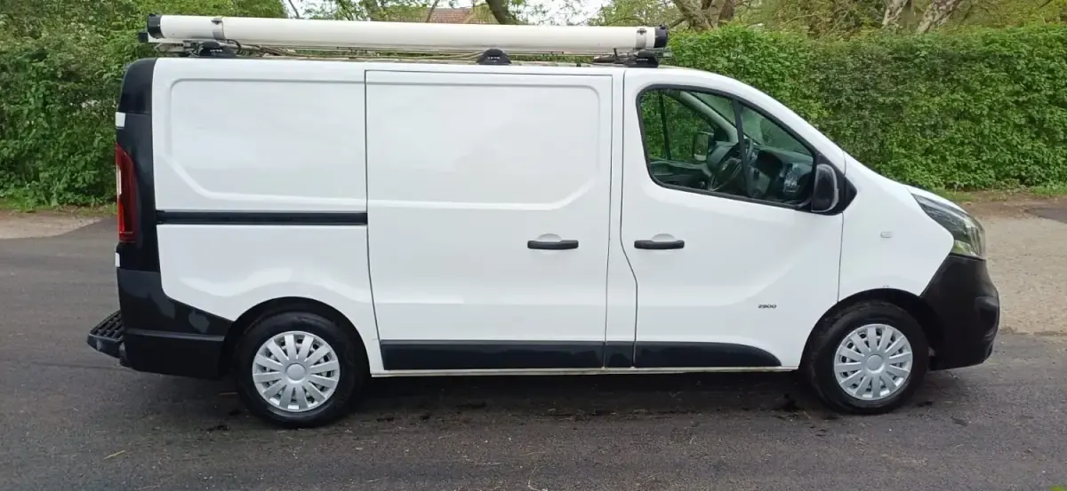 Second-hand Vauxhall Vivaro 2017 Alb