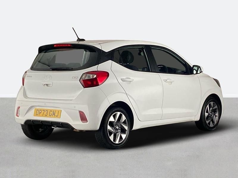 Used Hyundai i10 Advanced 67 HP (49 kW) 2024 White Hatchback
