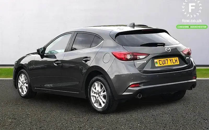 Begagnad Mazda 3 120 HK (88 kW) 2017 Grå Halvkombi