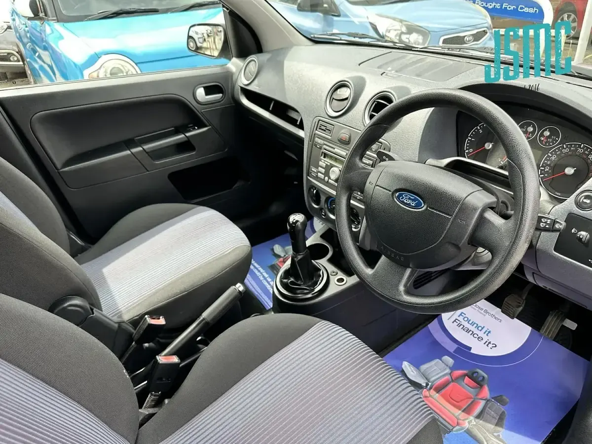 Used Ford Fusion Style 79 HP (58 kW) 2009 Silver Hatchback