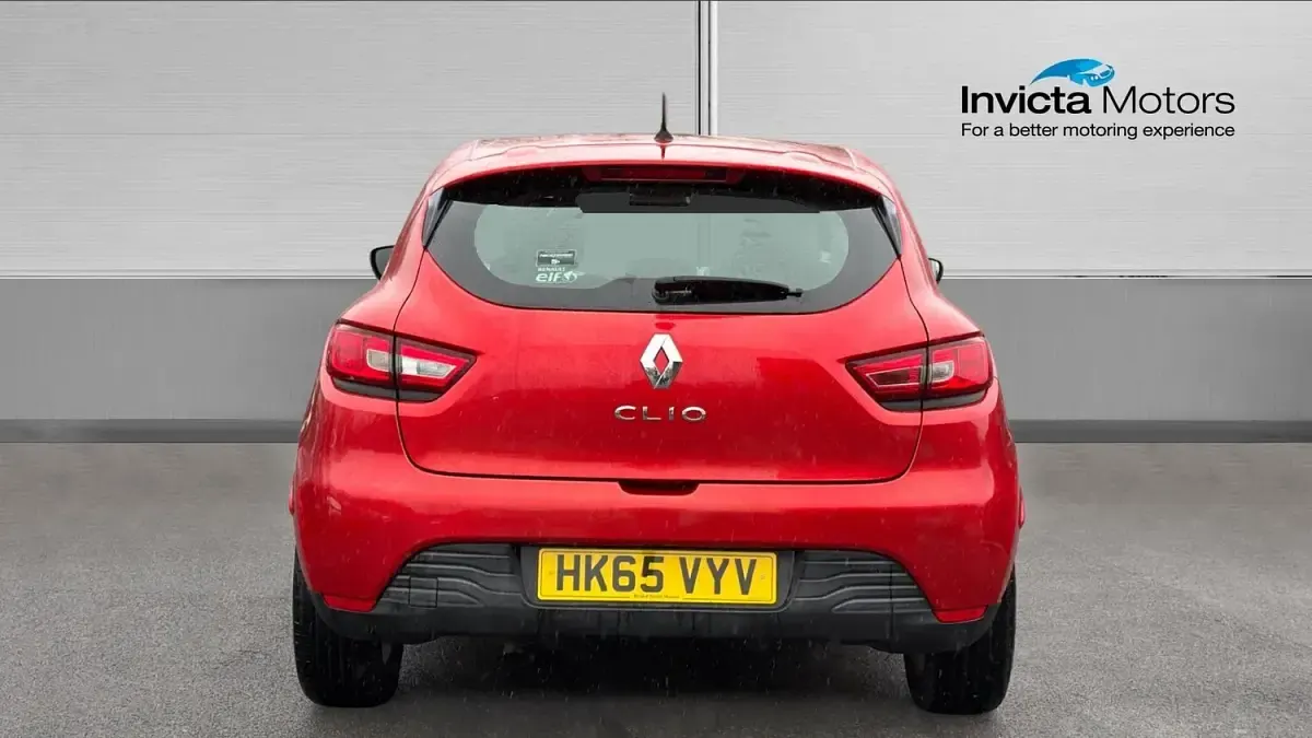Used Renault Clio Play 75 HP (55 kW) 2015 Red Hatchback